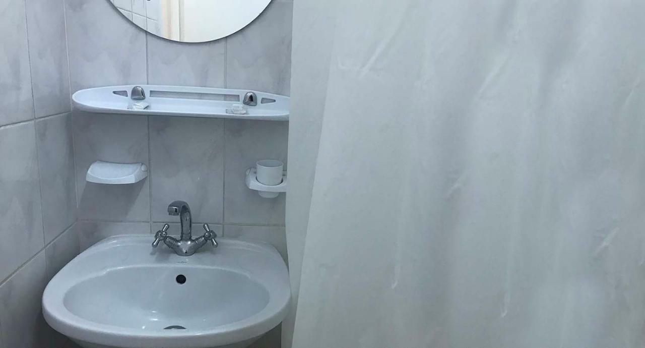 Kozatsky On Antonova Hotel Kiev Bagian luar foto